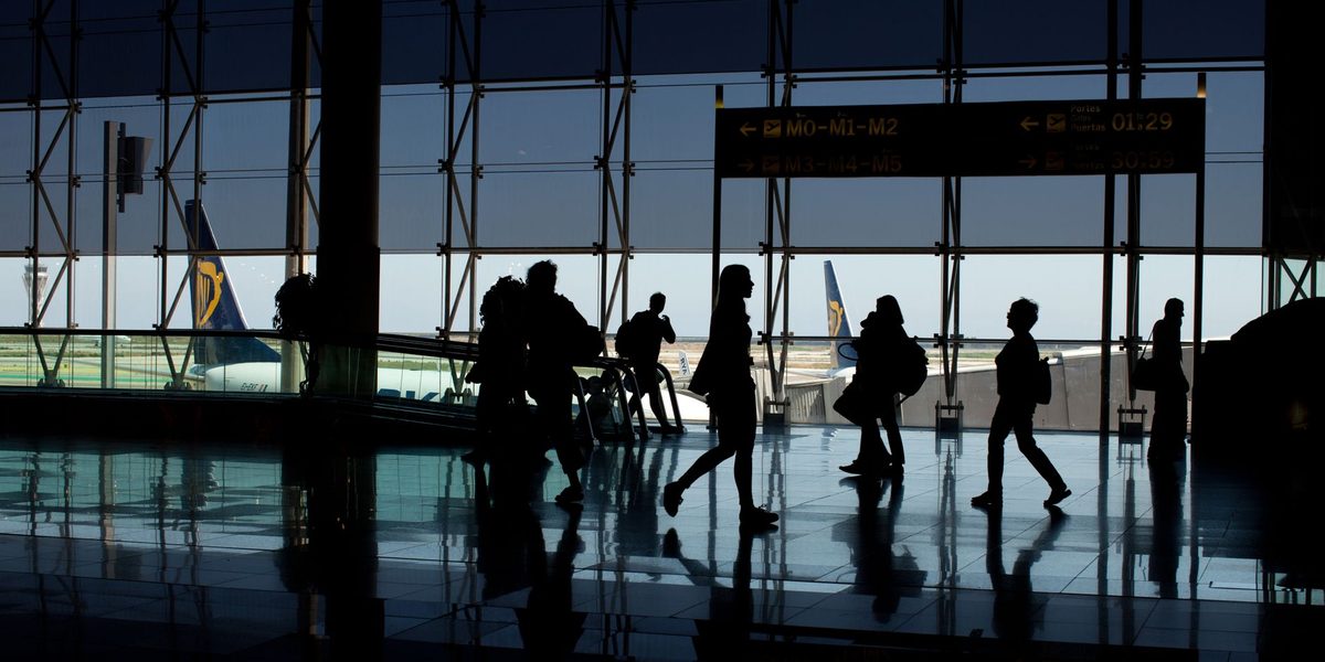 Airport Lounge Access Reviewed: When Paying for Quiet Is Worth It