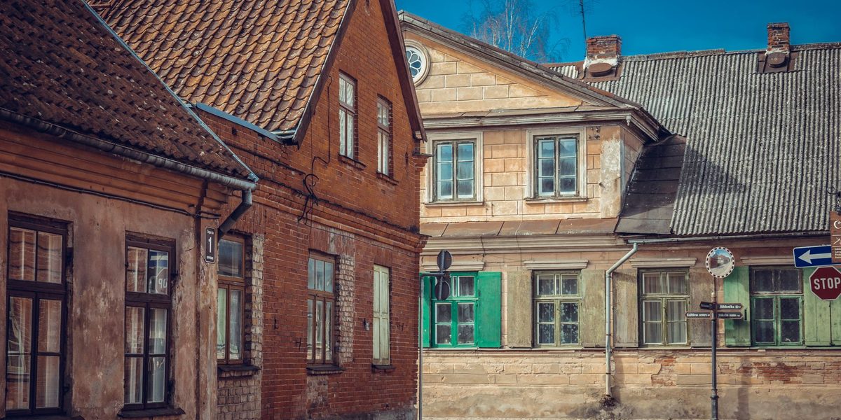 Private Guides vs Group Tours: A Head-to-Head Review